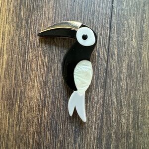 Toucan exotic bird brooch